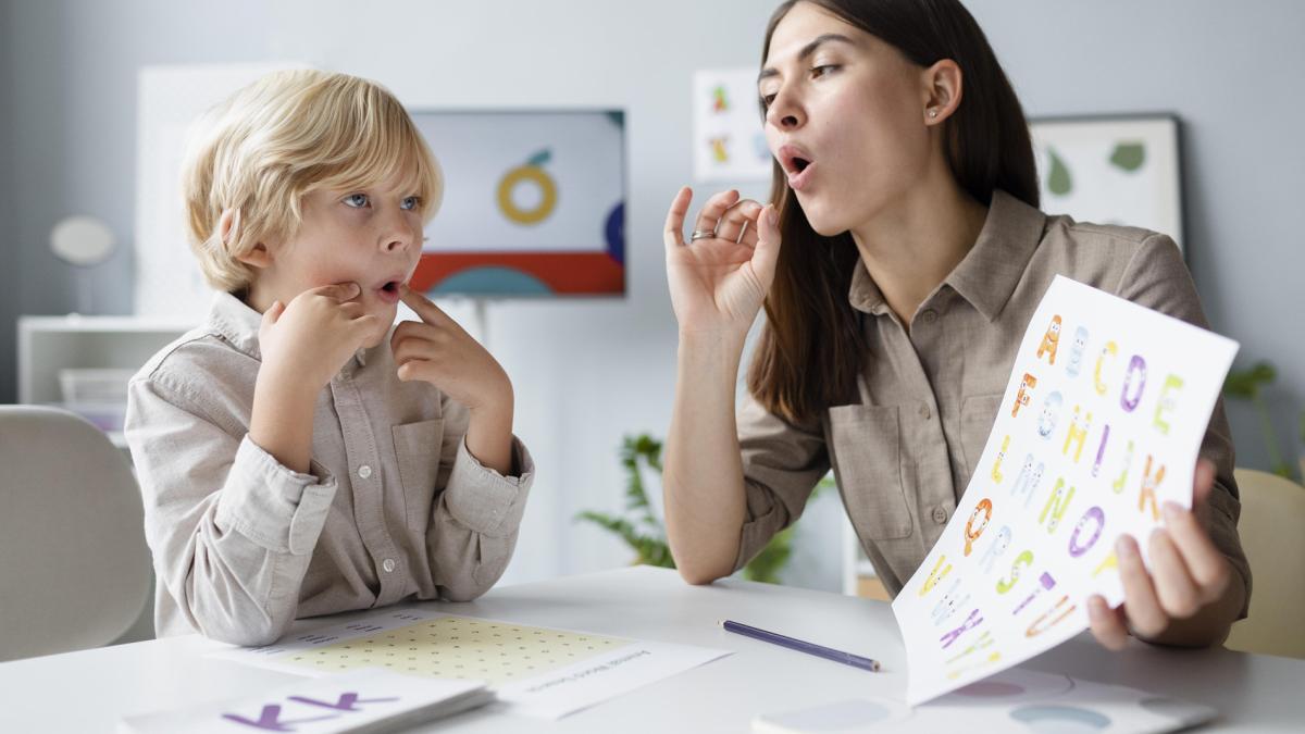 Dislexia, o provocare pentru elevi și profesori. Ce soluții există