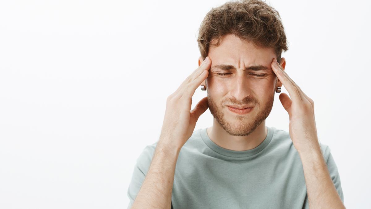 Cum pot fi prevenite migrenele cronice cu terapii moderne