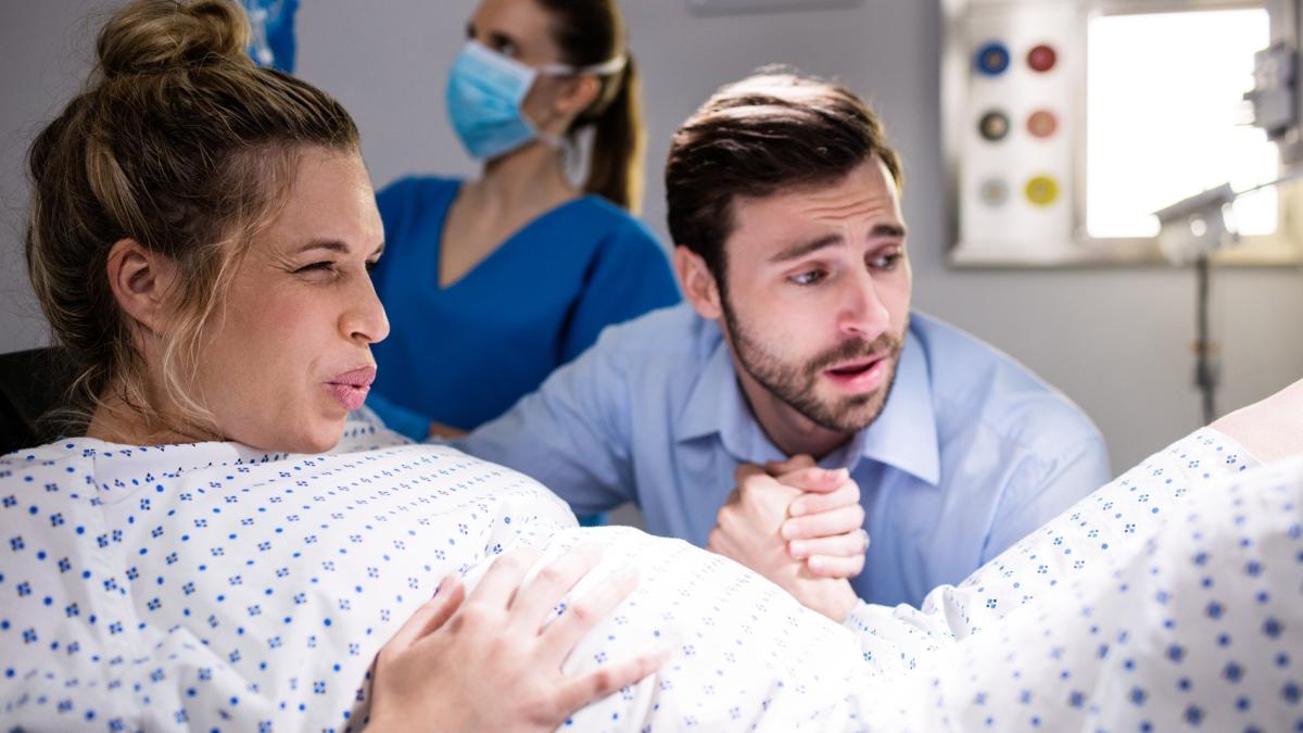 Nașterea naturală sau cezariană? Medicul explică diferențele reale
