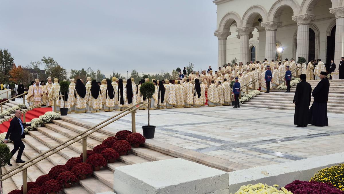 Sfinţirea picturilor Catedralei. "România, în rând cu celelalte ţări" Sfinţirea picturilor Catedralei. "România, în rând cu celelalte ţări"