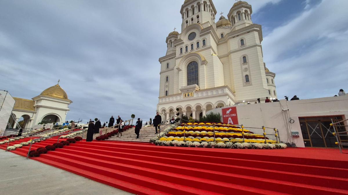 slujba de sfintire a picturii catedralei mantuirii neamului ce nu s a vazut la tv slujba de sfintire a picturii catedralei mantuirii neamului ce nu s a vazut la tv