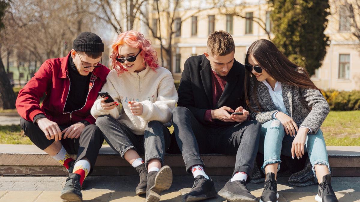 Generația Z, între social media și pierderea contactului cu realitatea