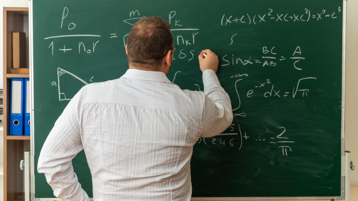 Salariile derizorii ale profesorilor și performanța tot mai slabă. Cum se transmit generațiilor problemele de mentalitate