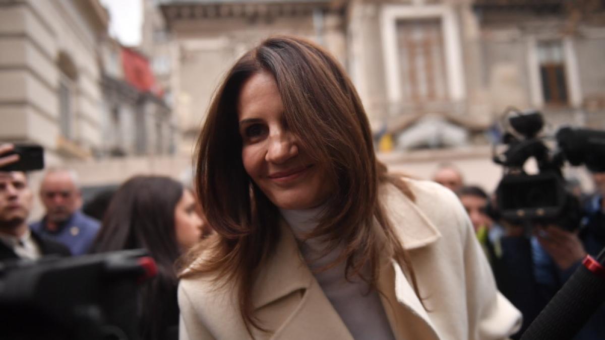 Anca Alexandrescu le răspunde contestatarilor. "Sunt atacată că am lucrat cu oameni de la PSD şi că m-am trezit suveranistă"