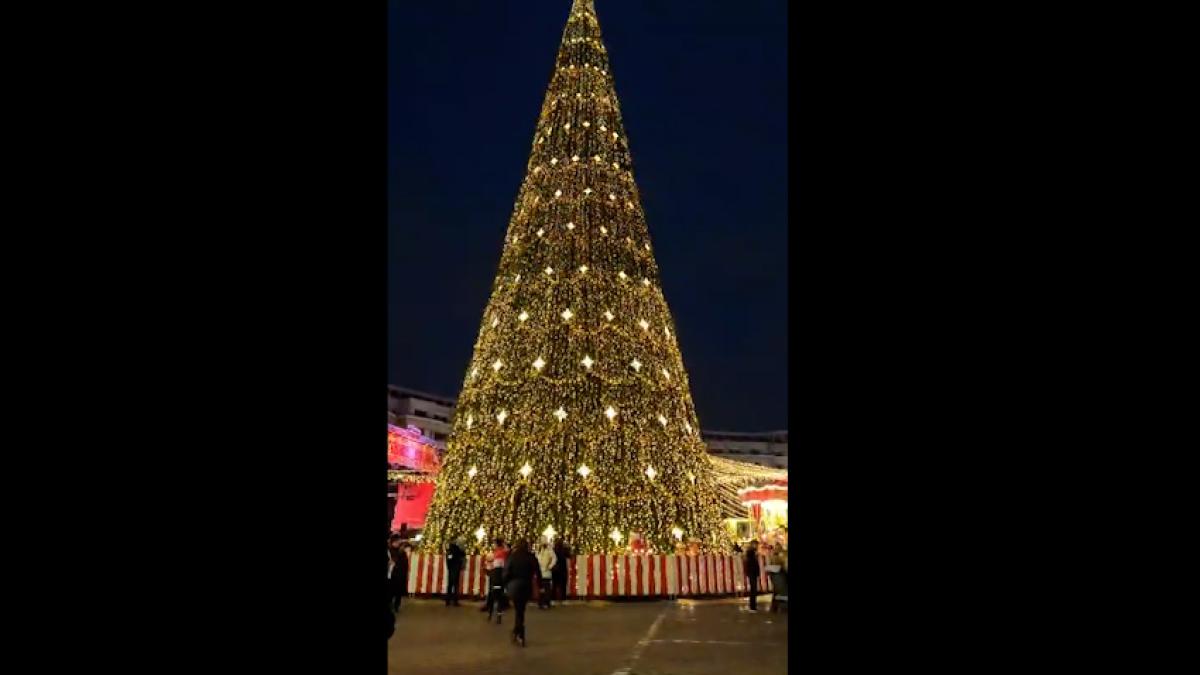 Târgul de Crăciun 2025 Bucureşti. Imagini video din Piaţa Constituţiei