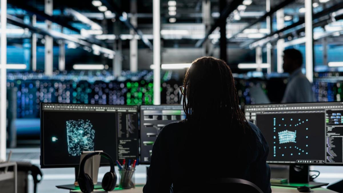 Lipsa unei strategii naționale de informații. De ce este necesară? Răspunsul dat de dr. Tiberiu Tănase