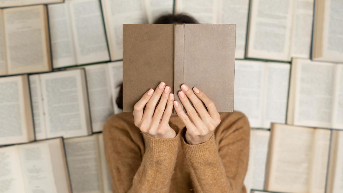 De ce nu mai sunt liceeni atrași de lectură? Conf. univ. dr. Florentina Sâmihăian spune unde greșesc profesorii