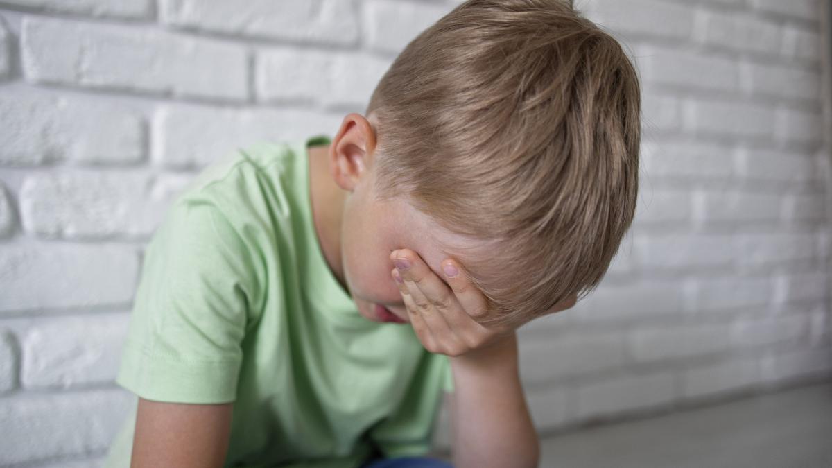 "Pata pe creier" pe care o au cei mai mulţi băieţi. Expert: E o traumă pentru ei