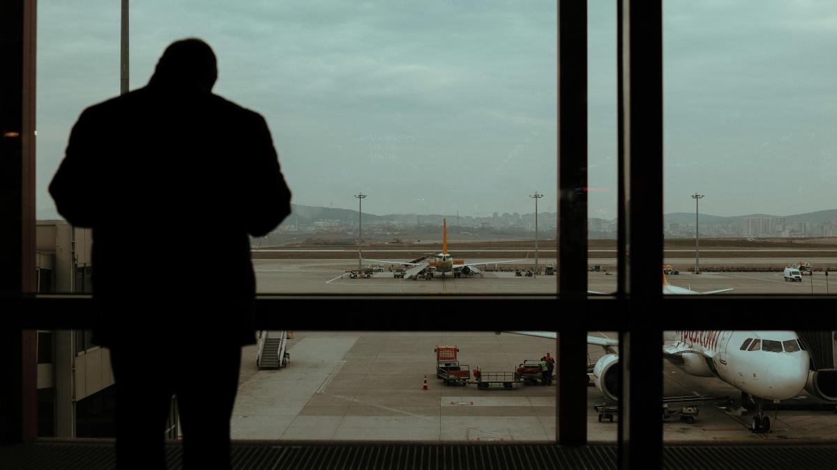 Veşti proaste pentru românii care n-au mai zburat pe 4 ianuarie din Atena spre casă. Nu sunt eligibili pentru compensaţii