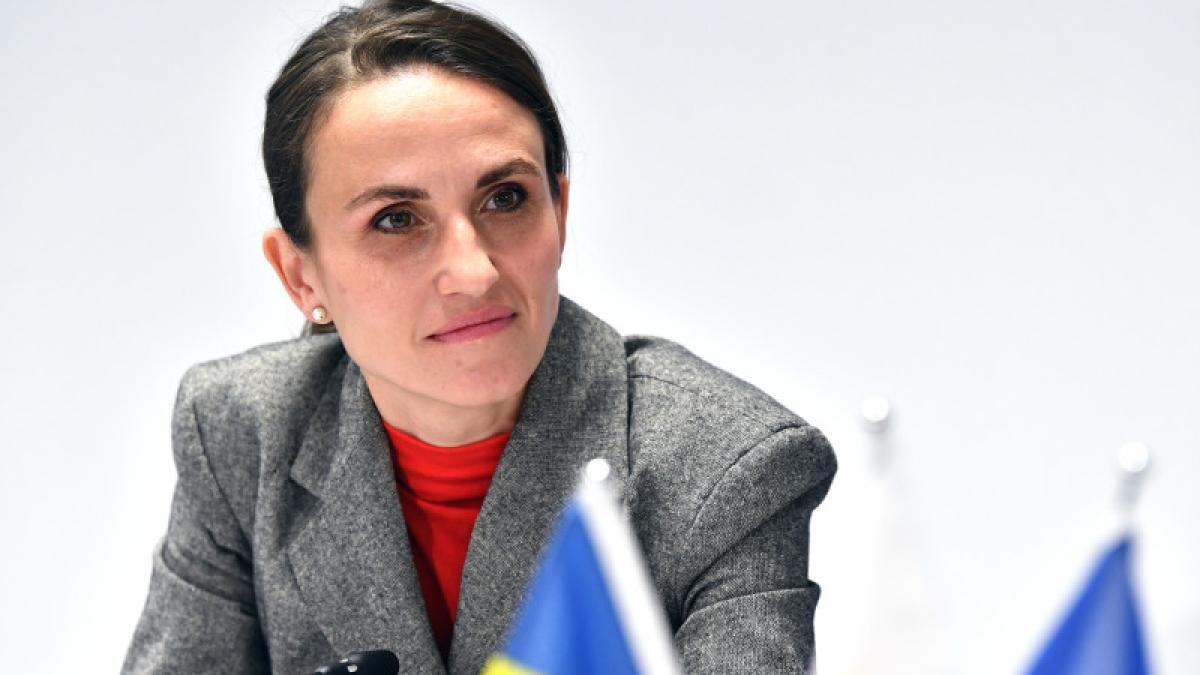 vasile marica o taxeaza pe oana toiu un om care nu e recunoscut de comunitate nu are ce cauta acolo