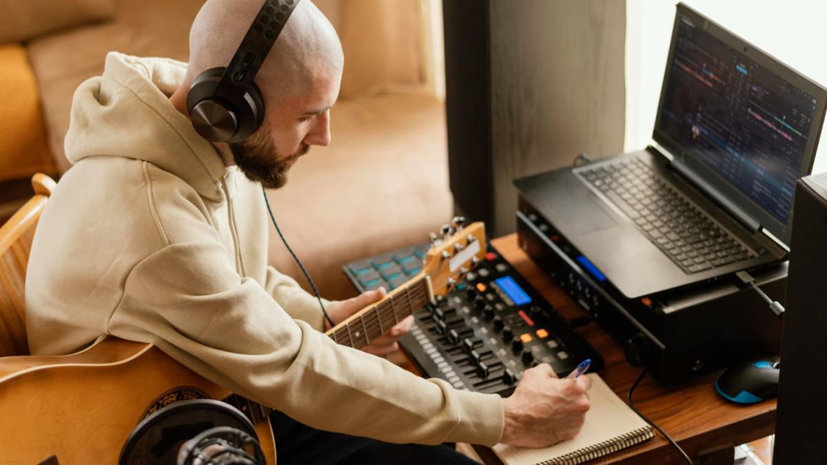 Conflictul dintre artist și inteligența artificială. Cum ar trebui adaptate drepturile de autor pentru a rezolva problema