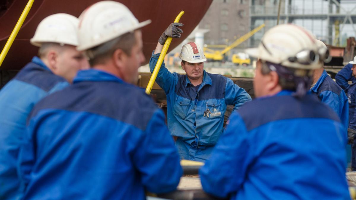 romania capabila de proiecte industriale mari marius humelnicu la galati s au construit submarine si primul portavion de drone